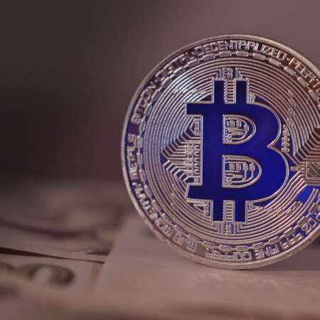 Bitcoin crolla: cosa sta succedendo? Ecco 3 plausibili motivazioni