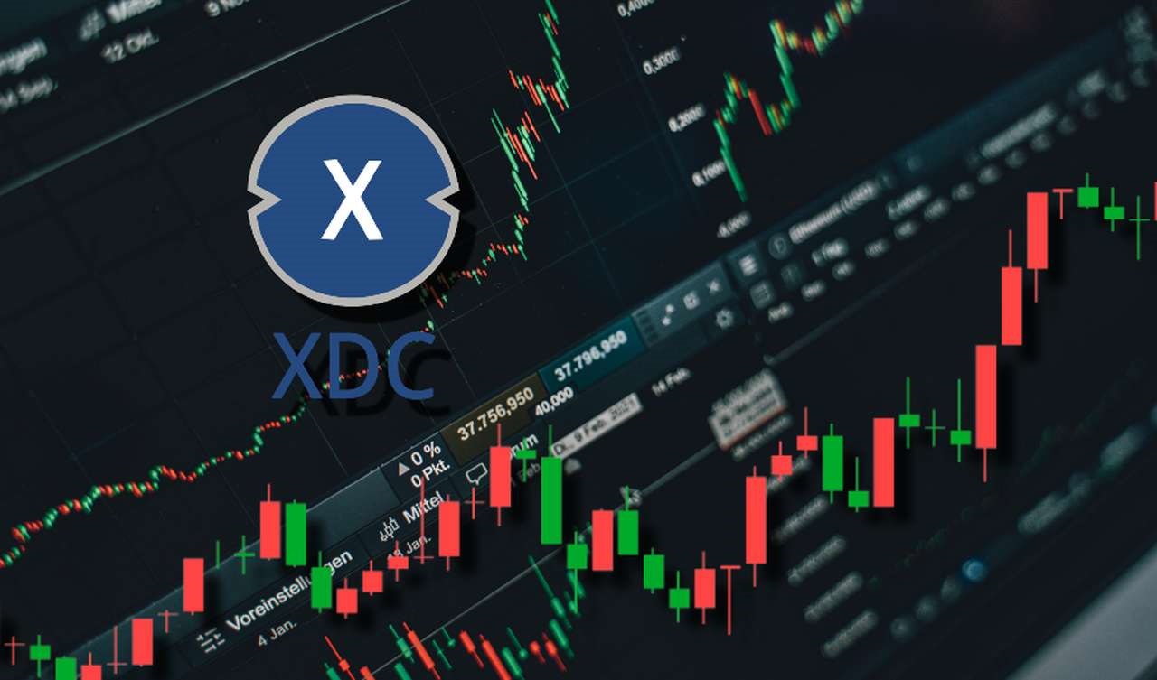 un grafico sull'andamento dei prezzi e il logo della crypto XDC