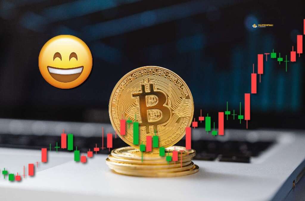 Un grafico a candele con una moneta di Bitcoin al centro e l'emote di una faccina che sorride