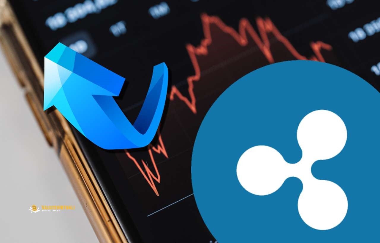 un grafico sull'andamento dei prezzi sullo schermo di uno smartphone, e in sovrimpressione il logo di XRP con una freccia