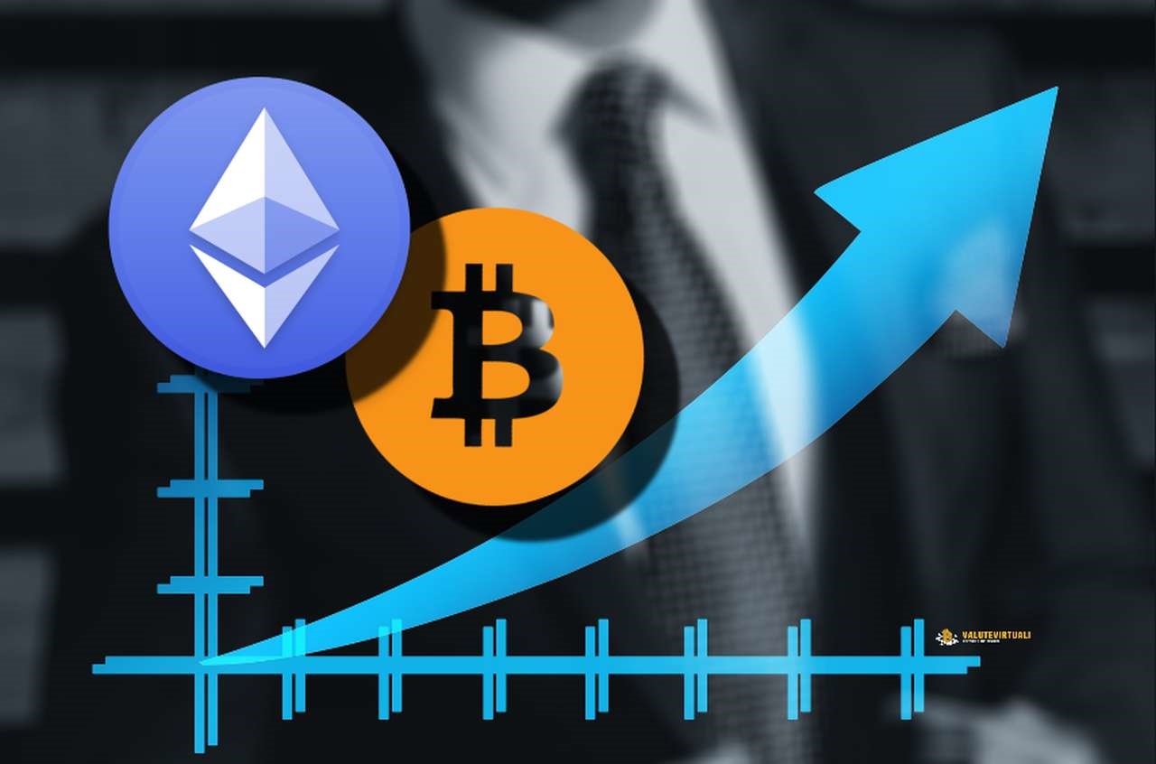 Un grafico con una freccia verso l'alto e i loghi di Ethereum e Bitcoin in sovrimpressione