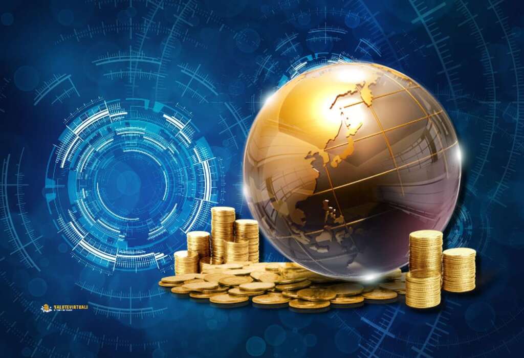 Il globo del pianeta Terra d'oro poggiato su alcune monete d'oro con uno sfondo blu