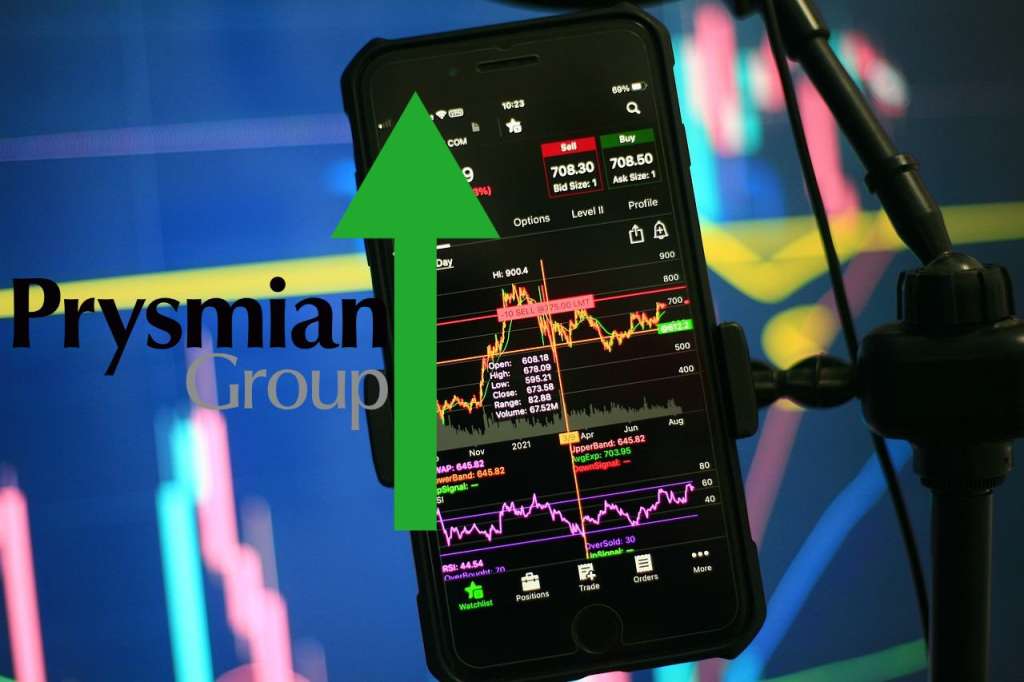 mobile trading e logo di Prysmian con freccia verde
