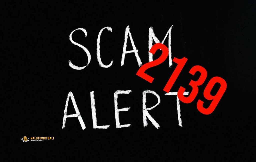 La scritta Scam Alert in bianco con la scritta 2139 in rosso su fondo nero