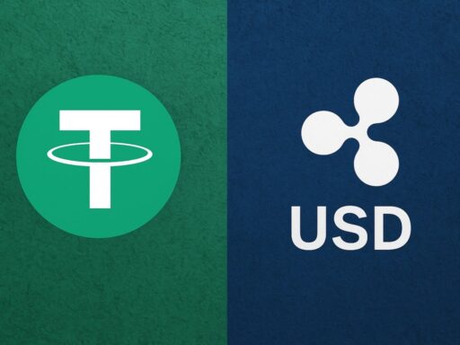 un'immagine divisa a metà da una linea verticale al centro. Sulla metà di sinistra il logo di Tethere (USDT) e sulla metà di destra quello di RippleUSD (RLUSD)